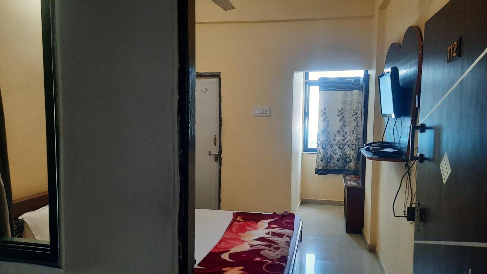 Hotel Rajtilak Guest House Vadali Ngoại thất bức ảnh